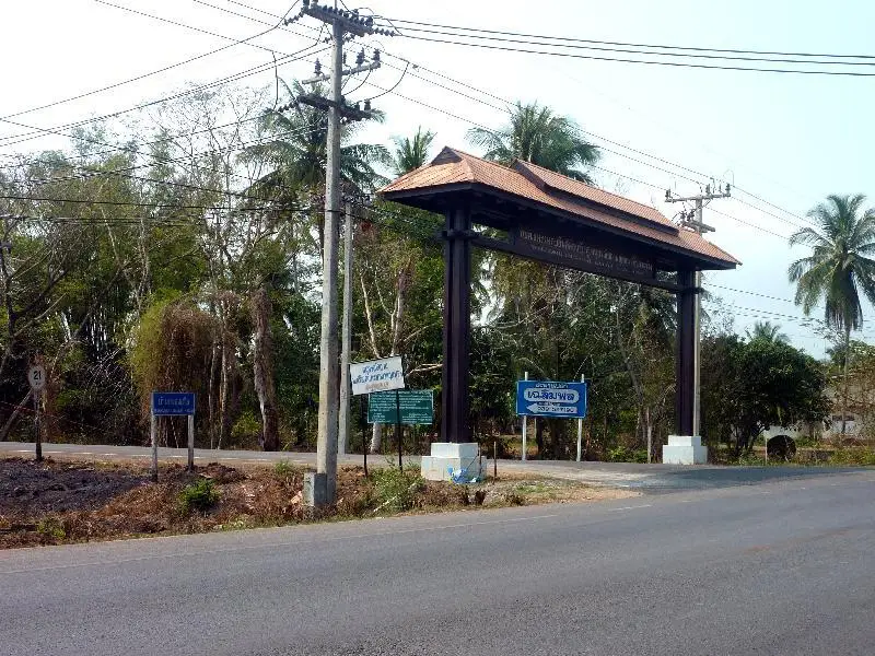 turn off point to the Krom Luang pier