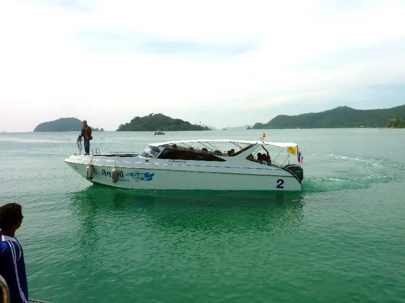 large, safe and well covered leelawadee speedboats